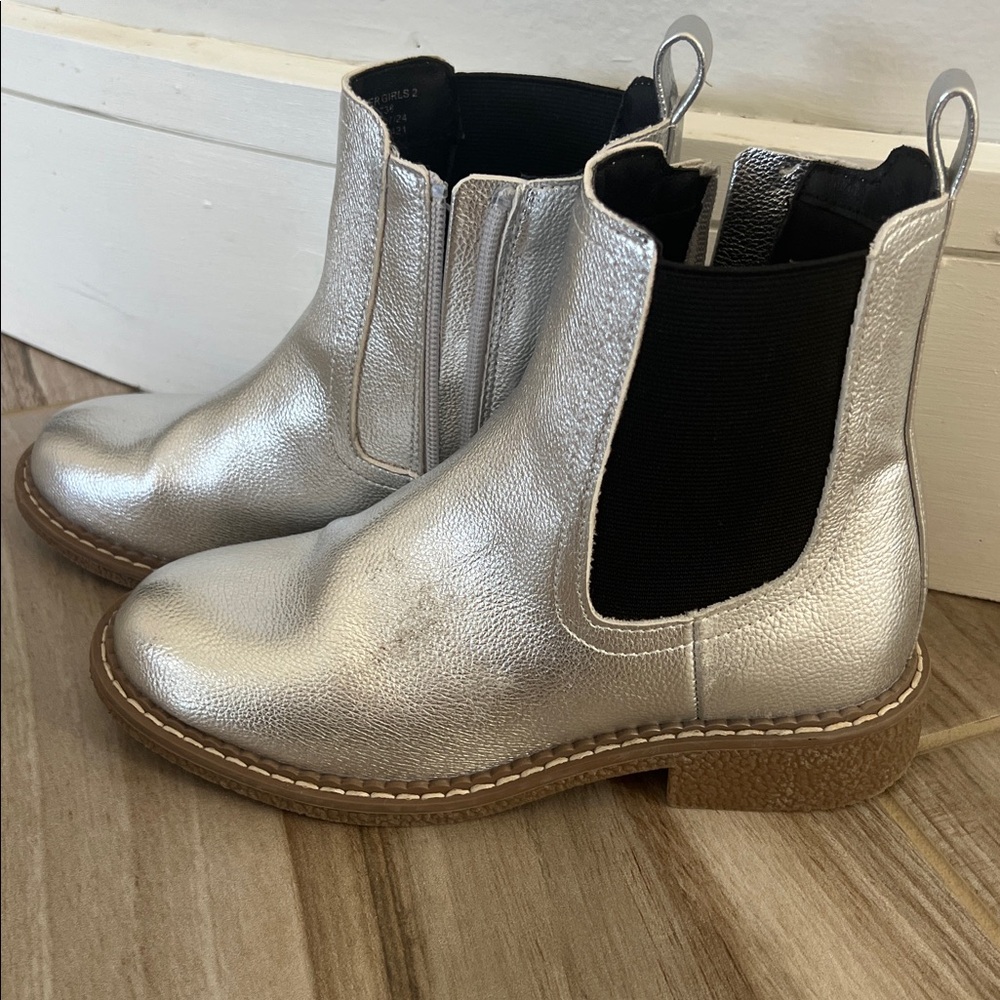 DV by Dolce Vita Metallic Silver Leather Kids Boots Chic great condition